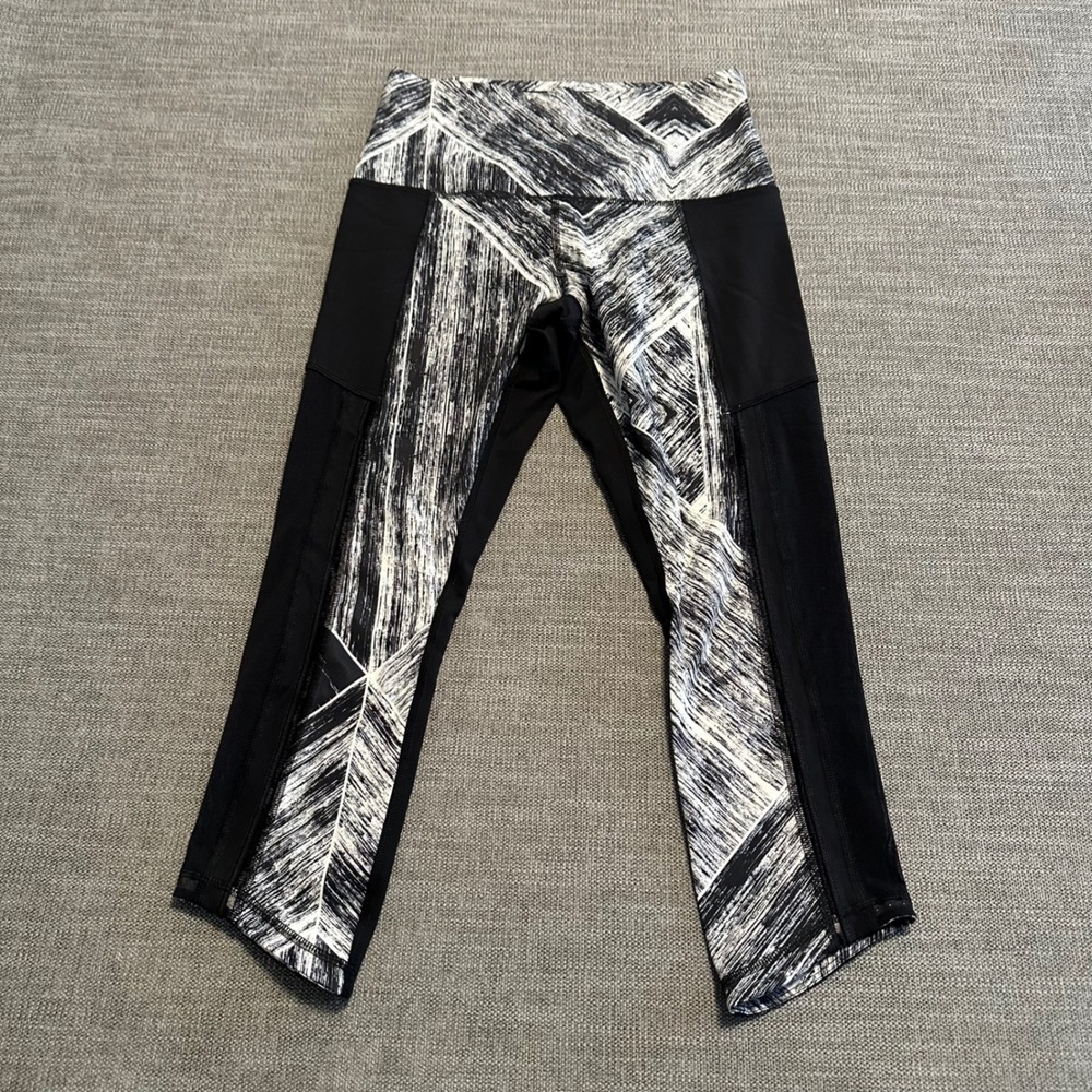 Lululemon Speed Up Crop Leggings Womens 4 Black White Geometric Mesh Pockets